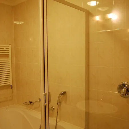 Der Valk Hotel 4*